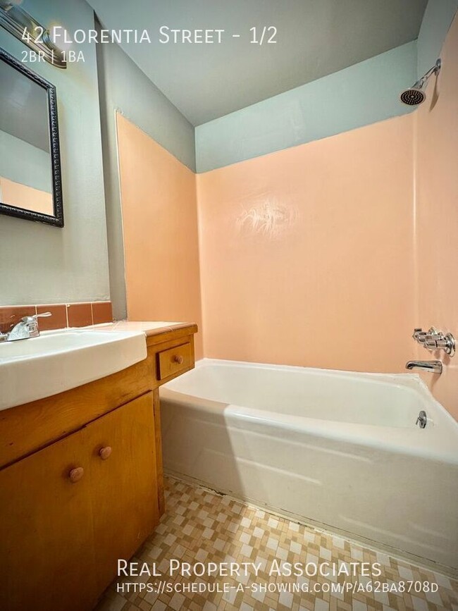 Building Photo - Charming 2-Bedroom, 1-Bath Unit for Rent i...