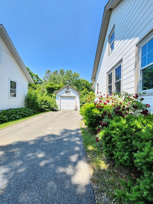 Building Photo - 71 14th St