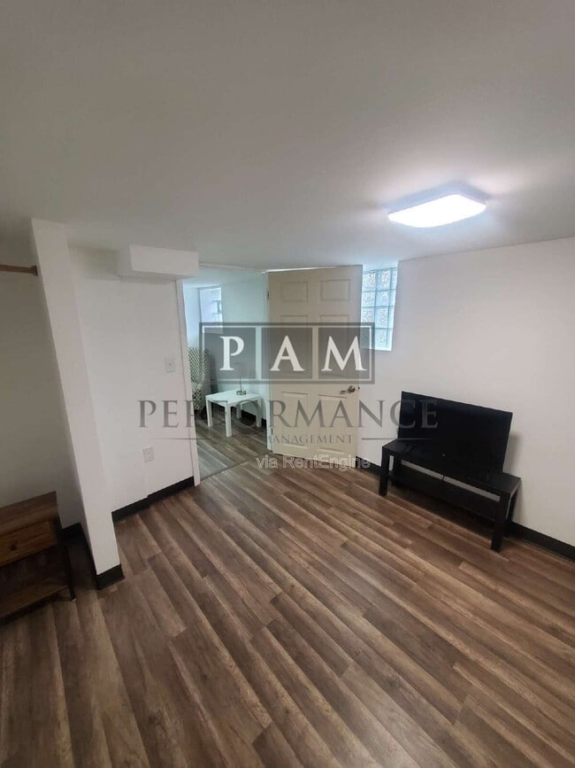 Building Photo - 2829 S Howell Ave