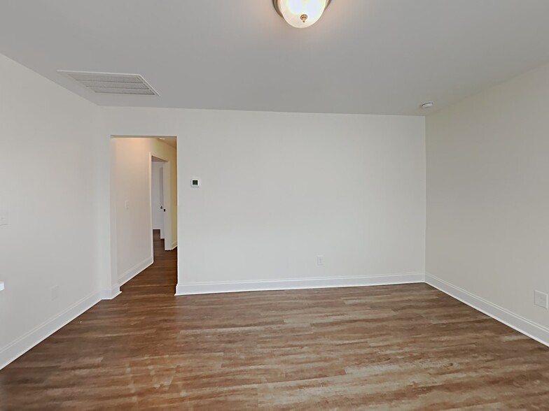 Building Photo - 5351 Tupelo St