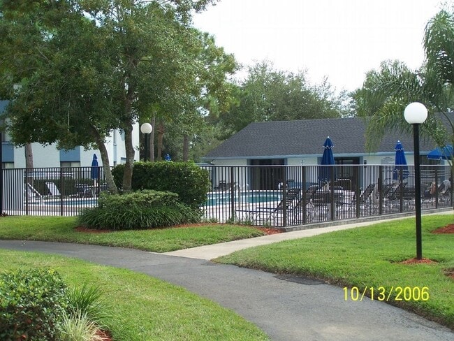 Building Photo - 952 Courtyard Ln