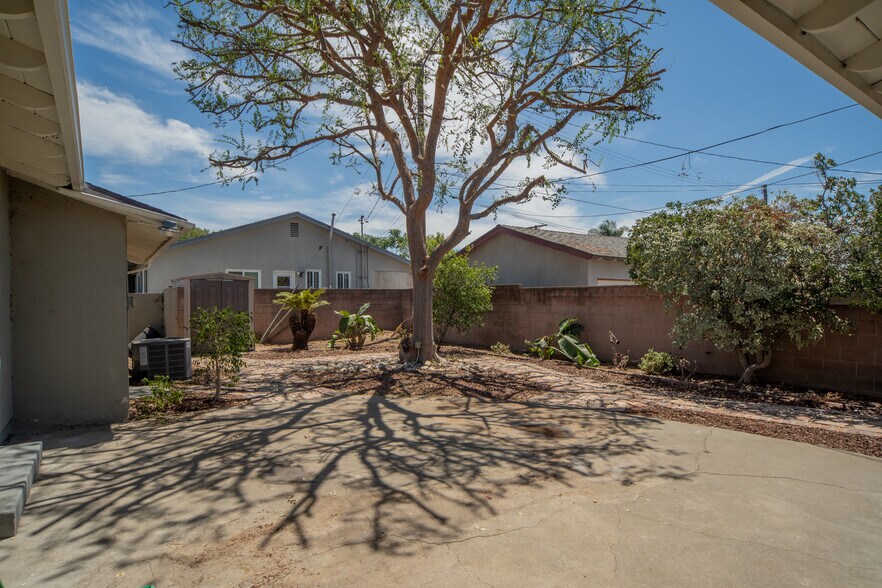 Building Photo - 1300 Solita Rd