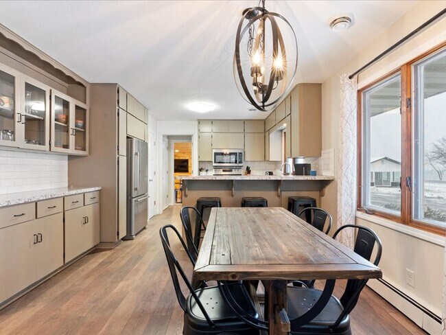 Building Photo - 3 Bedroom House on Mille Lacs Lake - All Utilities Included in Rent