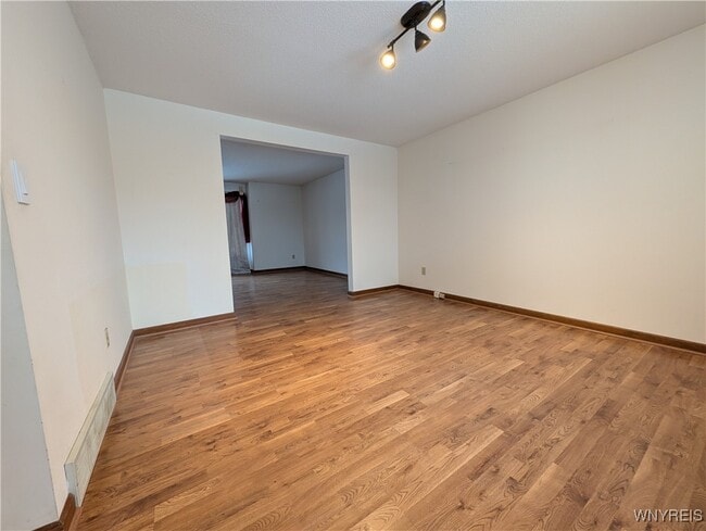 Building Photo - 270 Selkirk Dr