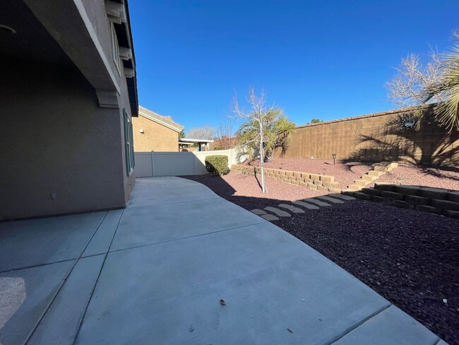 Building Photo - Apple Valley-Del Web Home, 2 Bedrooms,2 Ba...