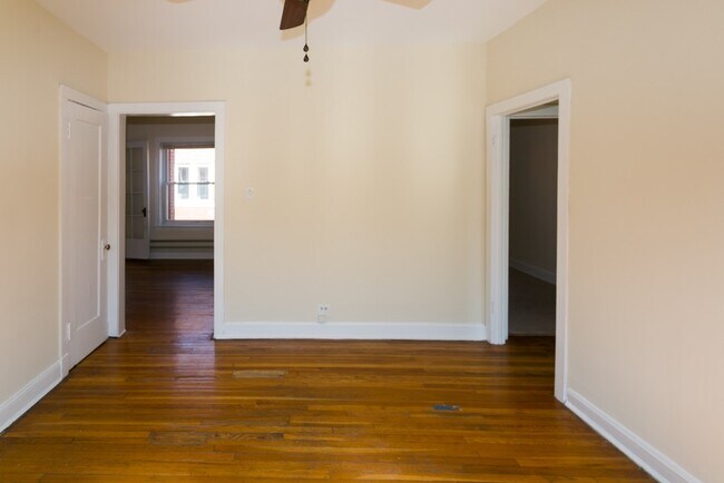 Building Photo - 4426 N Wolcott Ave