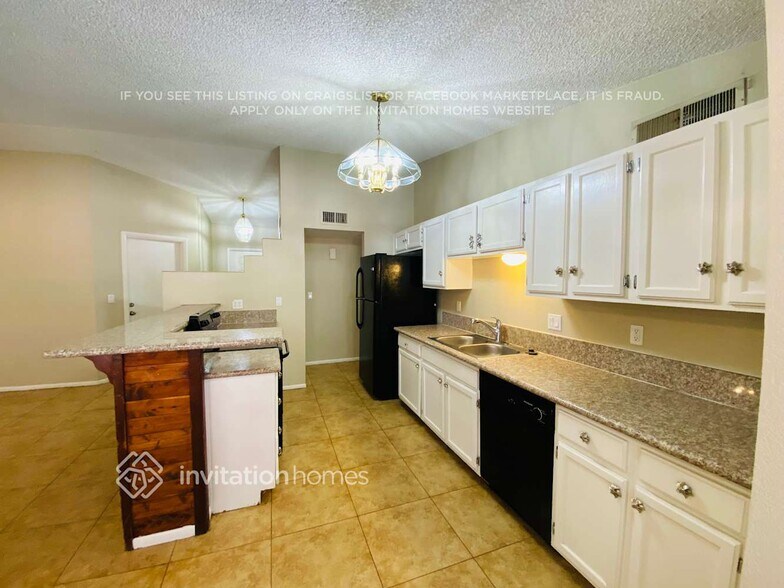 Building Photo - 2323 N Evergreen St