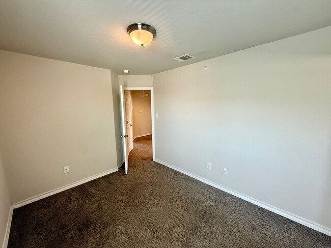 Building Photo - Experience Refined Living in This Elegant Selma/Live Oak Townhome