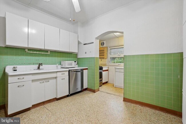 Building Photo - 868 N 27th St