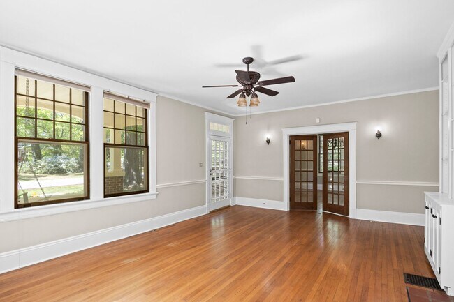 Building Photo - Historic Home in Wake Forest!