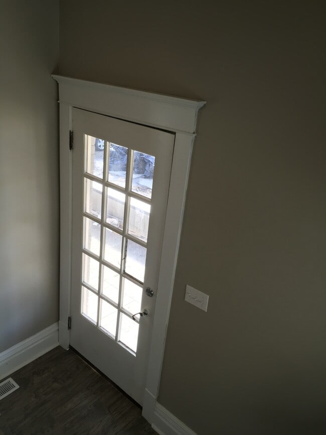 Building Photo - 4bdrm 1ba House for Rent $975 Central Heat & Air