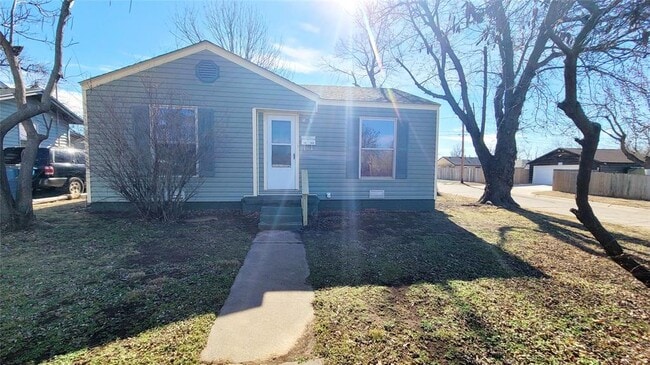 Primary Photo - 300 E Kittyhawk Dr