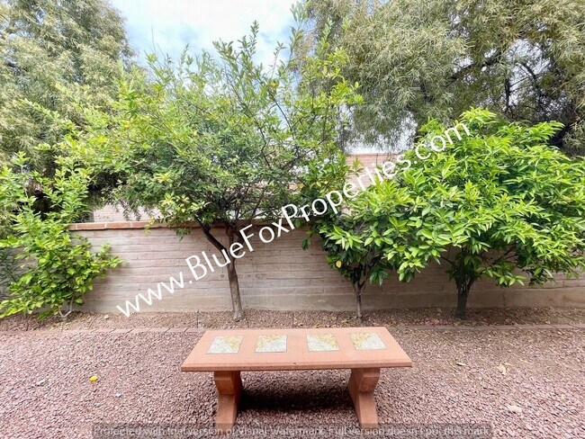 Building Photo - 7876 N Sendero Tres