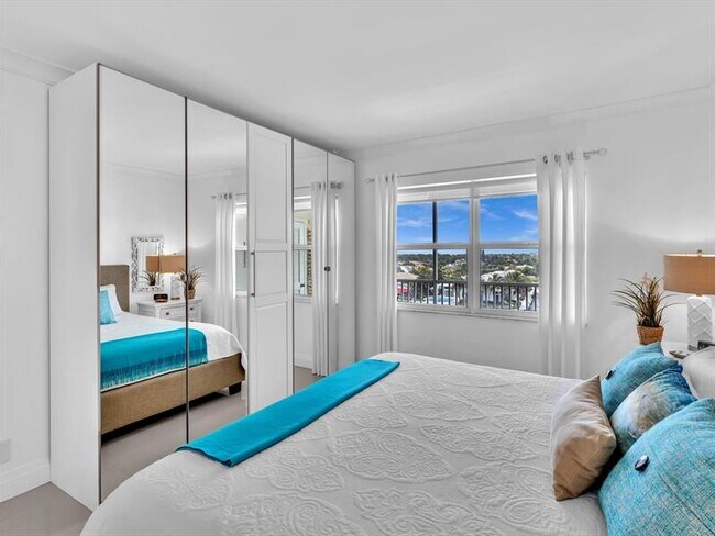 Building Photo - 3100 S Ocean Blvd