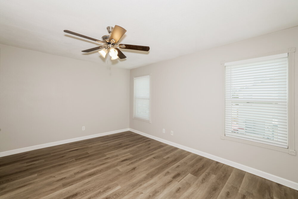 Building Photo - 8737 W Bluefield Ave