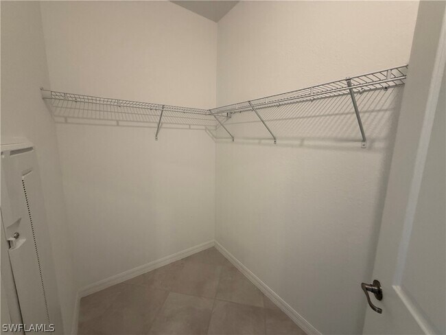 Building Photo - 2224 Dragonfruit Wy