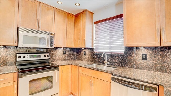 Building Photo - 13463 SW 39th Ln