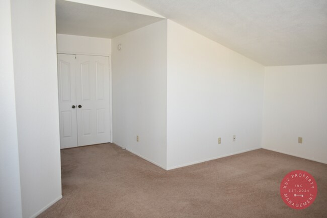 Building Photo - For Rent – Spacious 3 Bedroom, 2.5 Bath Ho...