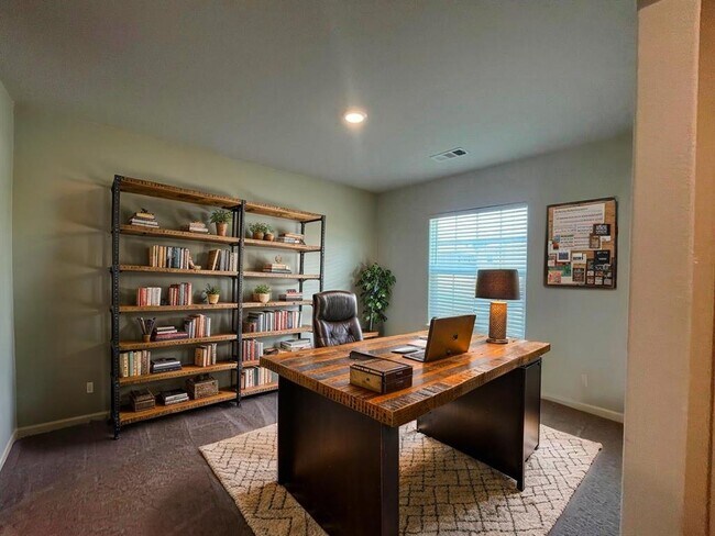 Building Photo - 305 Cres Park Dr