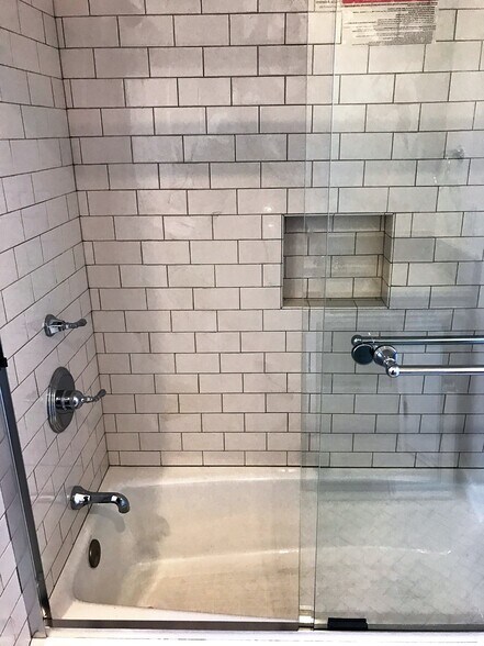 Building Photo - 749 Center Pl