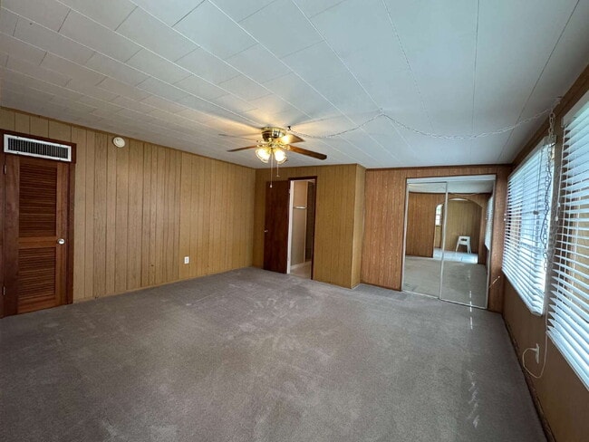 Building Photo - "Charming 3-Bed, 2-Bath in North Port!"