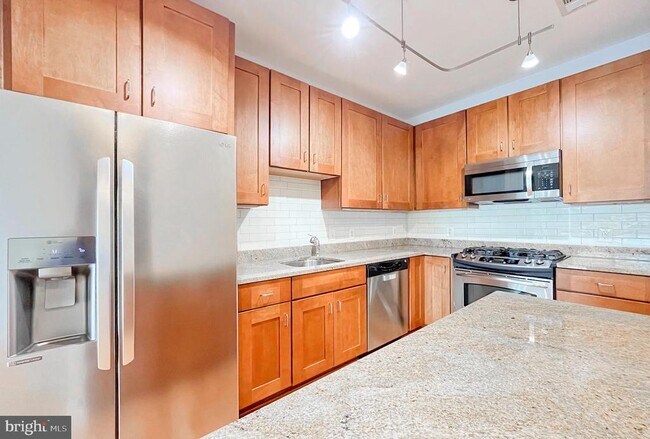 Building Photo - 2200 N Westmoreland St