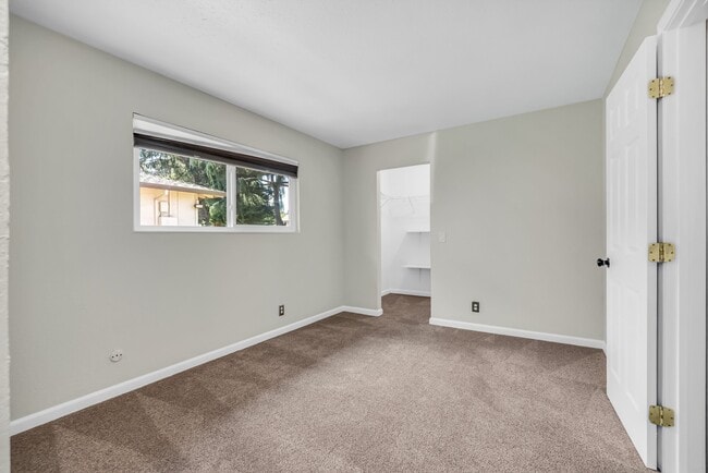 Building Photo - 1035 Mohr Ln