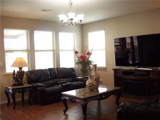 Building Photo - 1002 Beacon Cove