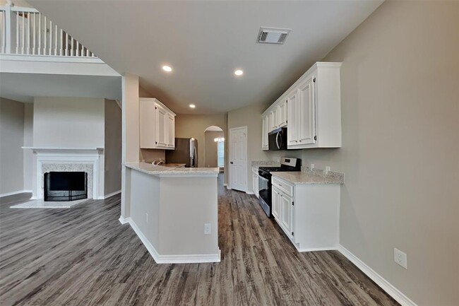 Building Photo - 2727 Lakecrest Way Dr