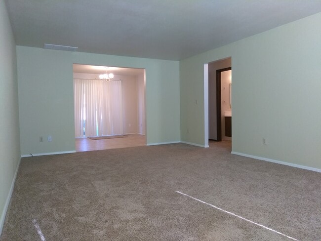 Building Photo - 5555 N Millrun Ave