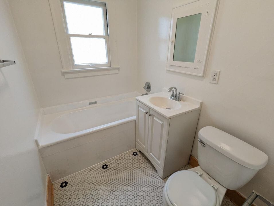 Building Photo - 401 N Orange Grove Ave
