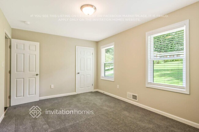 Building Photo - 5888 Simone Dr