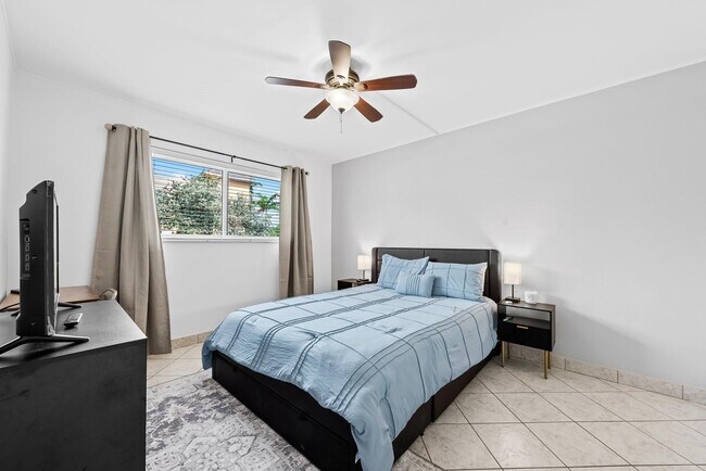 Building Photo - 1000 SE 15th St