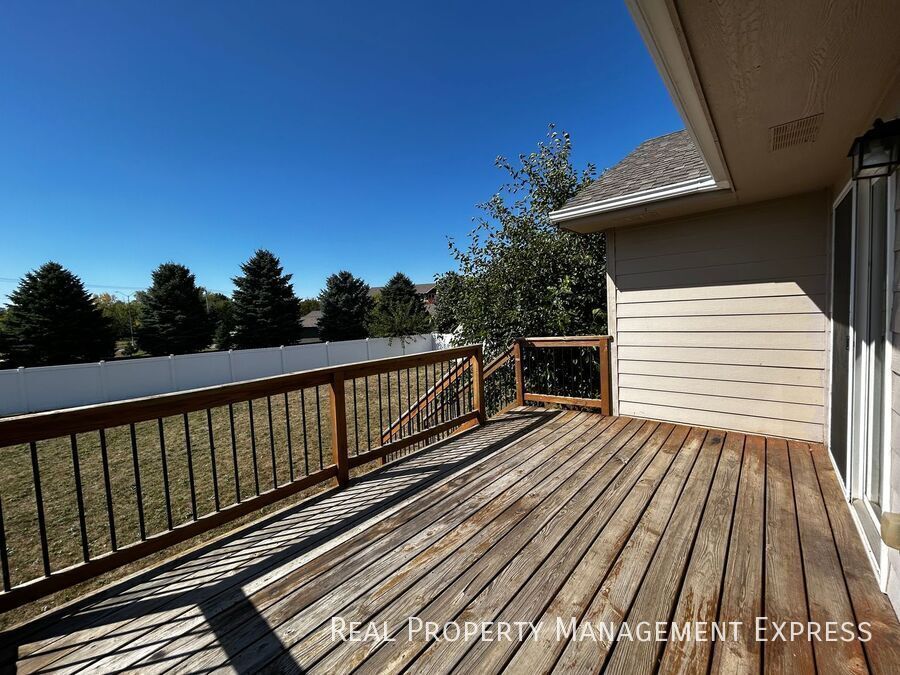 Building Photo - 7636 S Rose Crest Ct