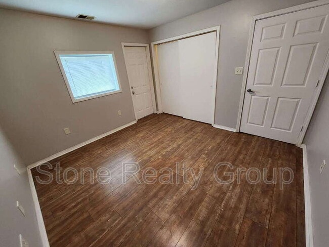 Building Photo - 2955 S 13 1/2 St