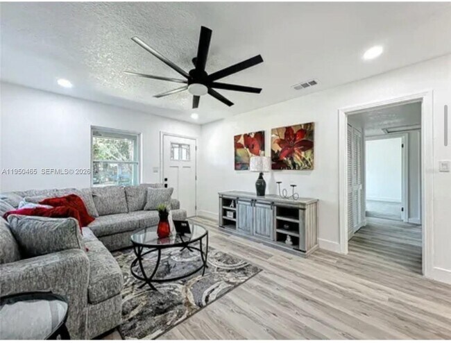 Building Photo - 5345 Avon Ct