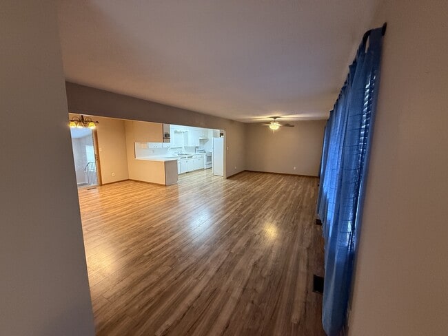 Building Photo - 525 N Webb Ave