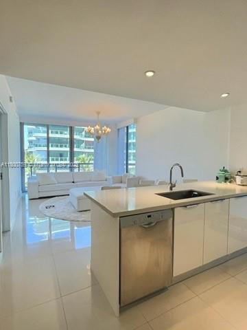 Building Photo - 9940 W Bay Harbor Dr