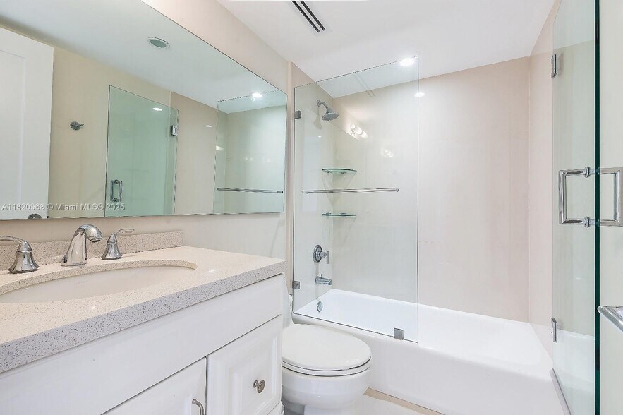 Building Photo - 155 Ocean Lane Dr