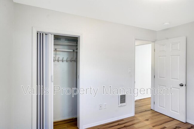 Building Photo - 1130 14th St NE