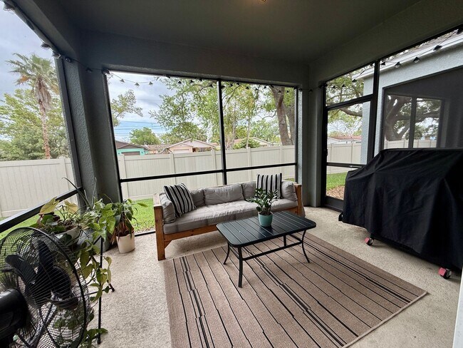 Building Photo - Sawgrass Village Townhomes 3/2.5/1 - Friendly Neighborhood lifestyle