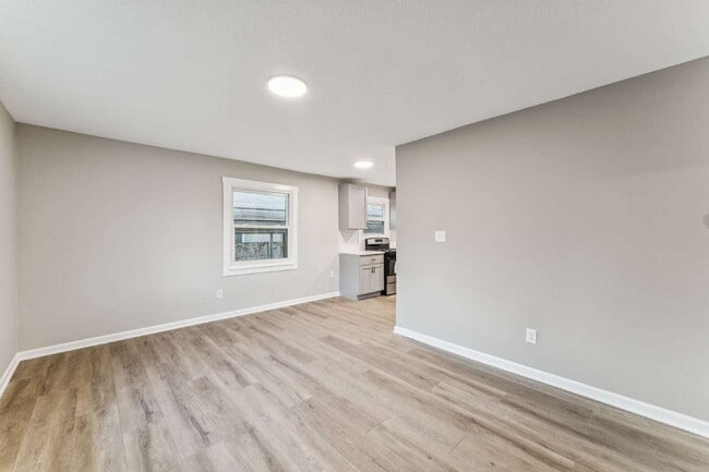 Building Photo - Beautifully renovated 5-bedroom, 2 full bath home ready for move-in!  1st month's rent is FREE!*