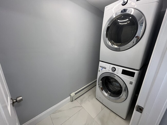 Building Photo - 452 Salem St