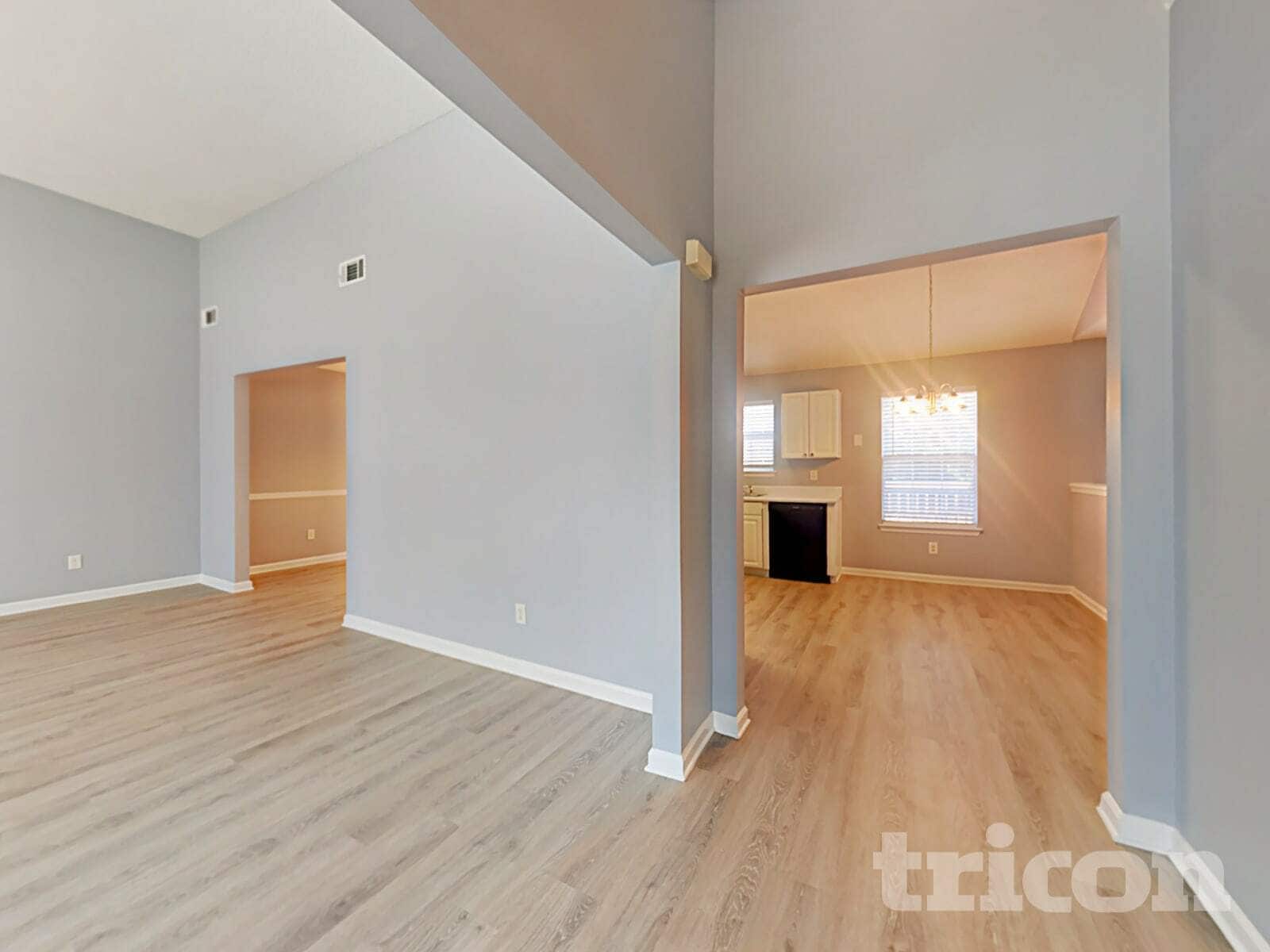 Building Photo - 1100 Village Oaks