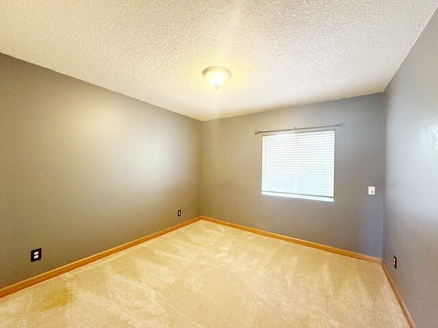 Building Photo - 924 Shorewood Dr