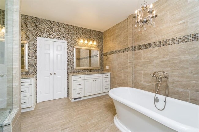 Building Photo - 565 River Chase Point