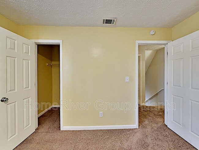 Building Photo - 622 Waynes Ct SE