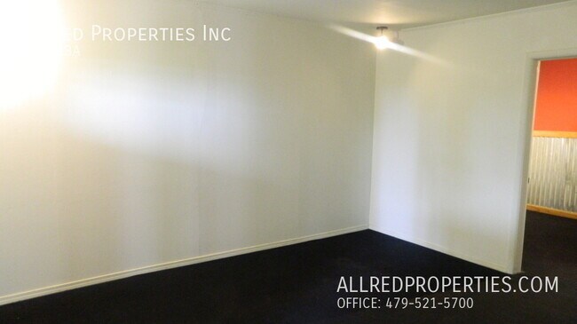 Building Photo - 621 N Leverett