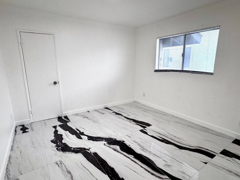 Building Photo - 1630 W 104th St