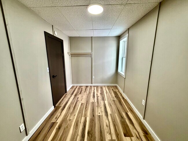 Building Photo - 415 S James St